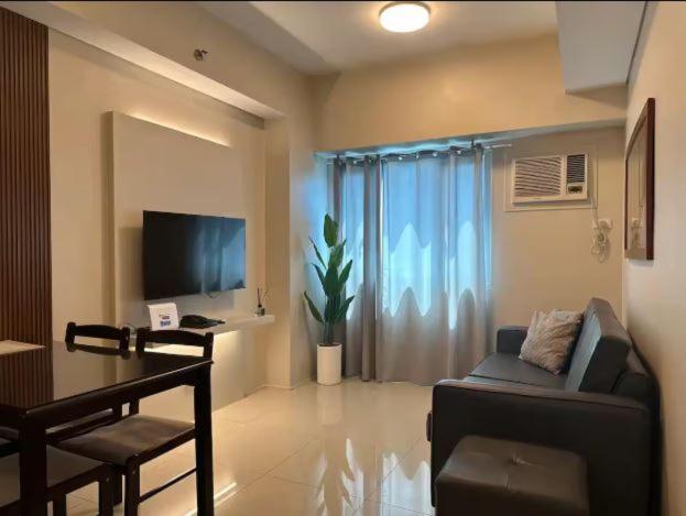 Amora Suites At The Beacon Makati Manila Exterior photo